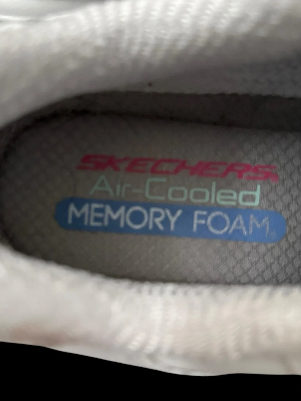 Skechers D’Lites Women’s Air Cooled Memory Foam, Size 10.